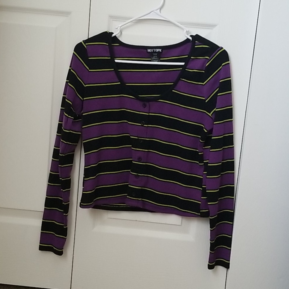 Crop top, long sleeve.